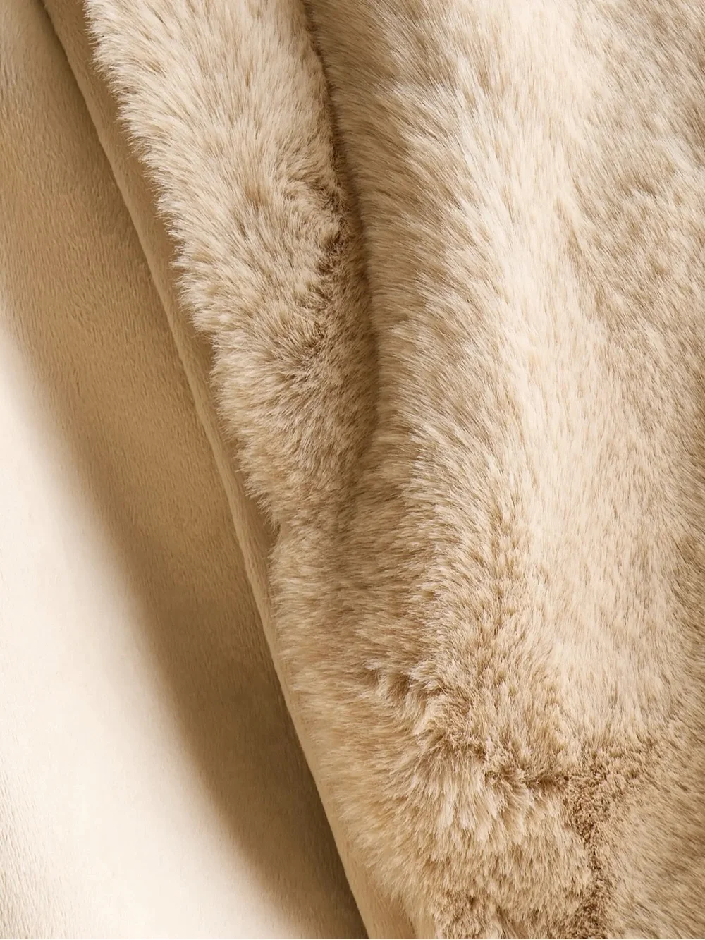 NWT Quince Luxury Faux Fur Throw in Champagne 60”x80”